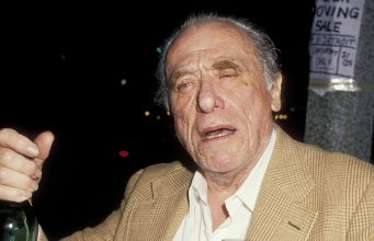 Charles Bukowski: Poezija se mora samostvoriti, samonapisati se