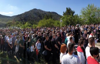 Brojni vjernici pohodili Križni put na brdu Hum