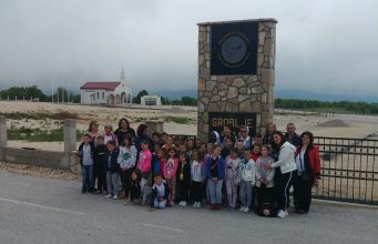 Izaslanstvo na čelu s misionarkom iz Ugande posjetilo Groblje mira na Bilima