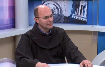 FRA MARIO KNEZOVIĆ: Ispalo je da je važnija vijest da je u sred ljeta sunčano nego da su pokopane 294 žrtve komunista i partizana