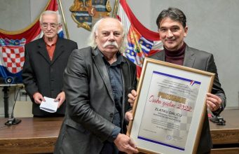 PRIGODNO PRIZNANJE Foto – Hrvatski branitelji Daliću dodijelili priznanje ‘Osoba godine 2022’