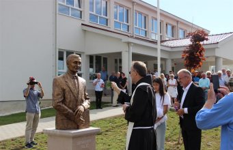 Svečano otkrivene spomen biste trojici posuških intelektualaca