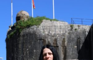 TJEDNI KOMENTAR Čast je i ponos biti suradnik u timu svjetske modne kreatorice Rade Krivokapić Radonjić.