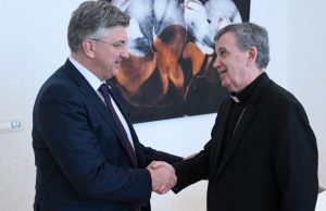 Plenković razgovarao s nadbiskupom Vukšićem o projektima od strateškog značaja za Hrvate