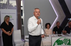 Sportskom tribinom sinoć službeno otvoreni 70. Dani berbe grožđa – Brotnjo 2025.