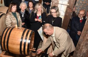 OMH ČITLUK Dani Matice hrvatske u Brotnju završeni predstavljanjem zbirki Ljiljane Tolj i tradicionalnim Kušanjem mladog vina