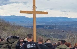 Mnoštvo vjernika na Putu križa od Ljubotića do Crnih Lokava
