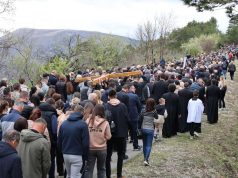 Mnoštvo vjernika na Križnom putu na Humu; biskup Palić: Bog nas ljubi i spašava