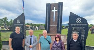 Drustvo hrvatskih knjizevnoka u posjeti Zepcu