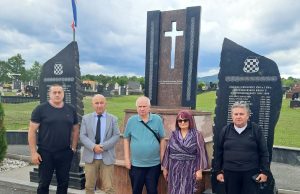 Drustvo hrvatskih knjizevnoka u posjeti Zepcu