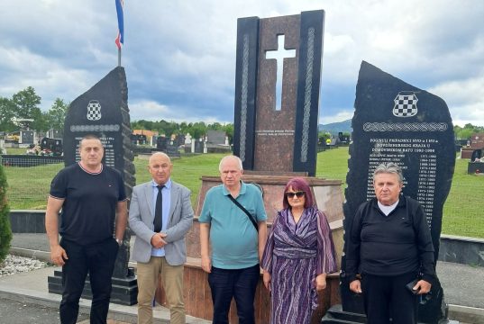 Drustvo hrvatskih knjizevnoka u posjeti Zepcu