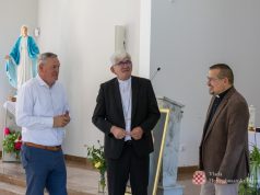 Premijer Vukadin i biskup Majić razgovarali o izgradnji katoličke crkve u Drvaru