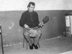 Opis: Hrvatski narodni guslar Mladen Crnjac (1950.-2001.) iz Donje Britvice