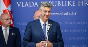 U sklopu programa 5. generacije Ljetne škole Domovina 2026, polaznici su danas posjetili Banske dvore, Hrvatski sabor i Središnji državni ured za Hrvate izvan Republike Hrvatske.