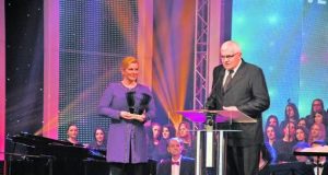 Posljednji pozdrav ljudskoj gromadi od čovjeka