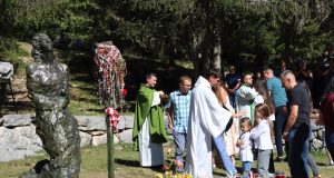 Stotine vjernika na Vranu: Služena misa za poginule duvandžije