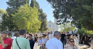 Tisuće hodočasnika od rane zore u Širokom Brijegu, fra Jozo Grbeš predvodio svečano misno slavlje!