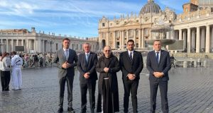 Vlada Hercegbosanske županije osudila fotomontažu portala Livanjski.com: „Susret sa Svetim Ocem ne smije biti predmet političkih obračuna”