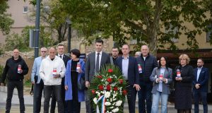 ŠIROKI BRIJEG: Odana počast poginulim hrvatskim braniteljima i civilima uoči Svih svetih i Dušnog dana